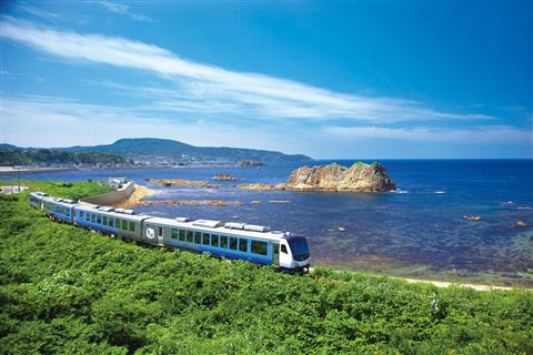 JR五能線リゾートしらかみ　★画像提供：JR東日本